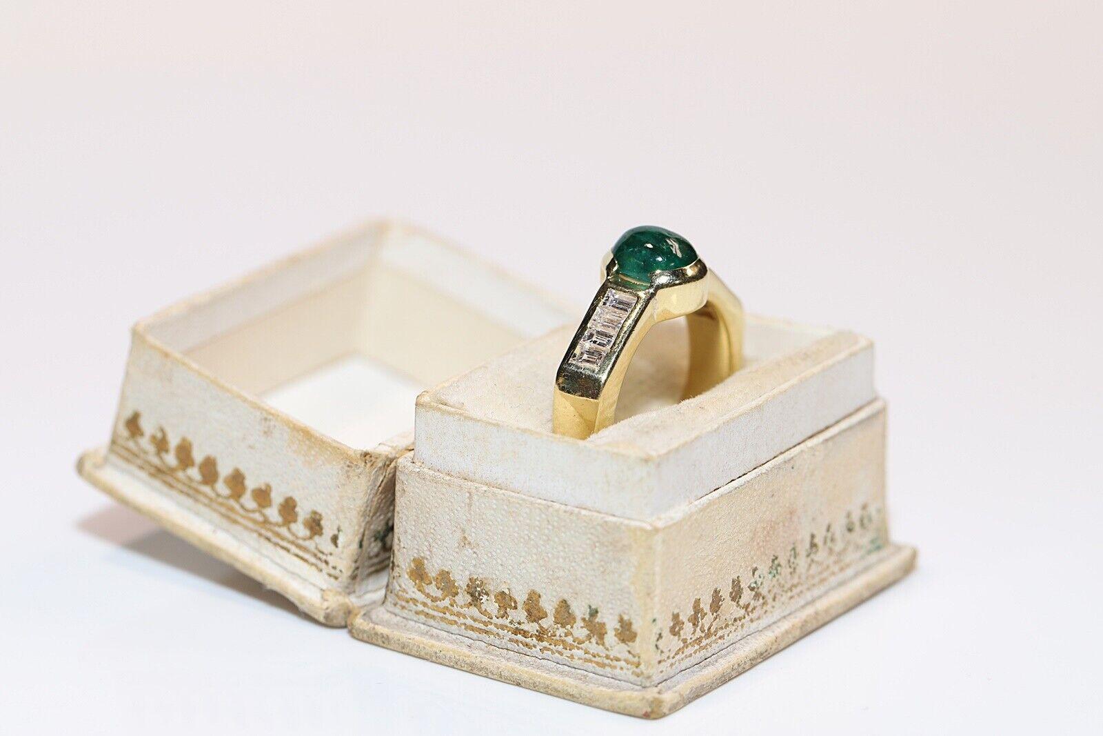 Retro Vintage Circa 1980s 18k Gold Natural Baguette Cut Diamond And Emerald Ring For Sale