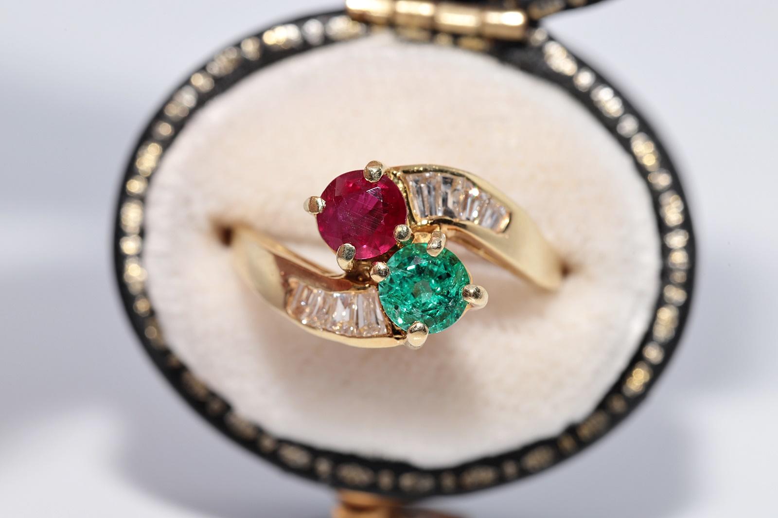 In sehr gutem Zustand.
Das Gesamtgewicht beträgt 3.6 Gramm.
Insgesamt ist Diamant 0,35 ct.
Der Diamant hat die Farbe F und die Reinheit vvs1.
Insgesamt ist Smaragd und Rubin 0.70 ct.
Ringgröße ist US 6
Wir können jede Größe herstellen.
Die Schachtel