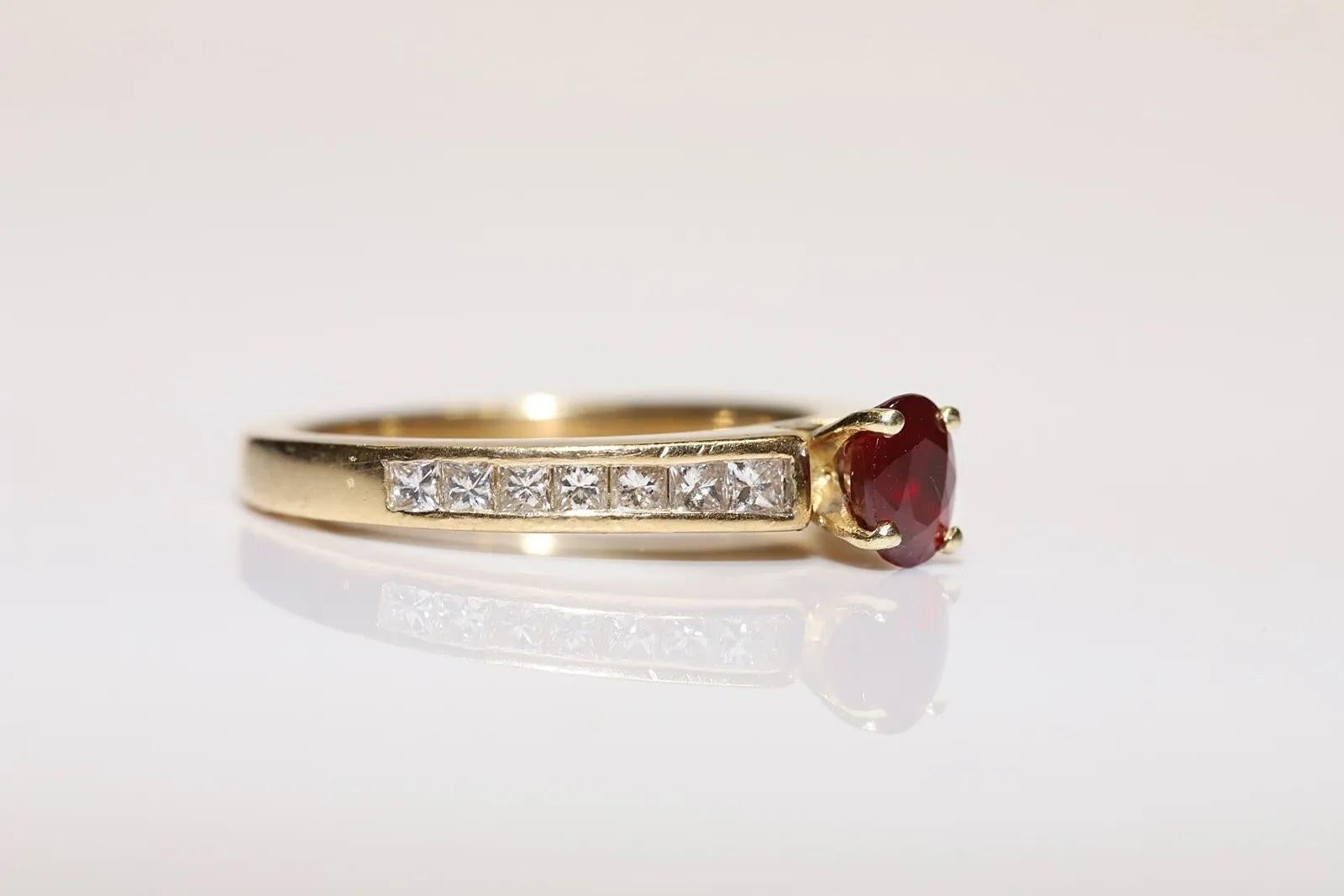 Vintage Circa 1990s 18k Gold Natural Princess Cut Diamond And Ruby Ring In Good Condition For Sale In Fatih/İstanbul, 34