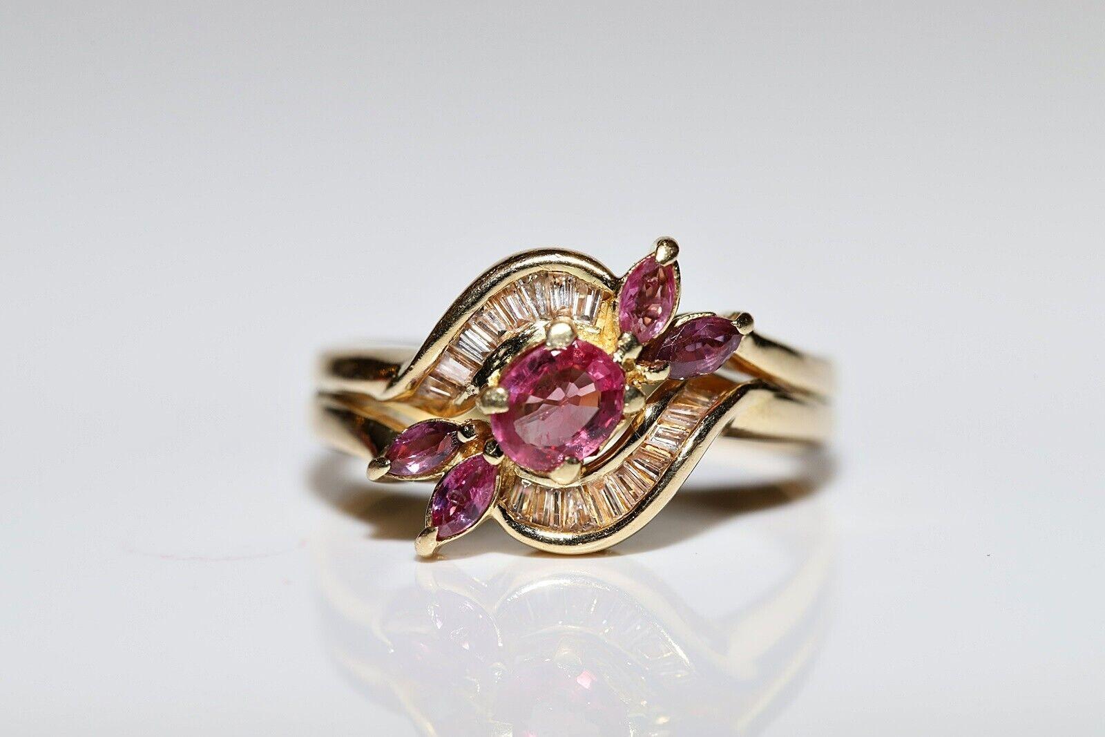 Vintage Circa 1980s 18k Gold Natural Baguette Cut Diamond And Ruby Ring In Good Condition In Fatih/İstanbul, 34