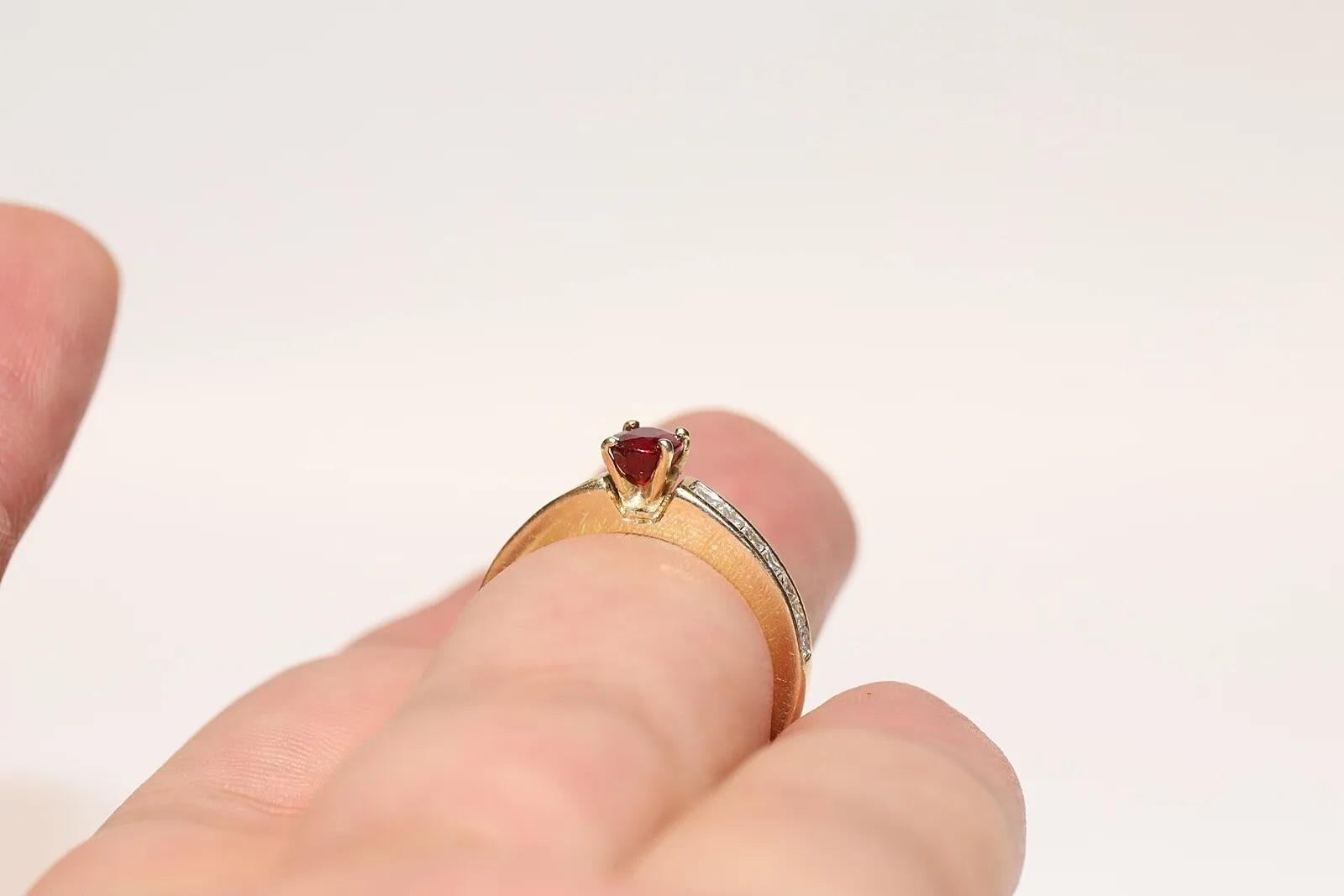 Vintage Circa 1980s 18k Gold Natural Baguette Cut Diamond And Ruby Ring  For Sale 4