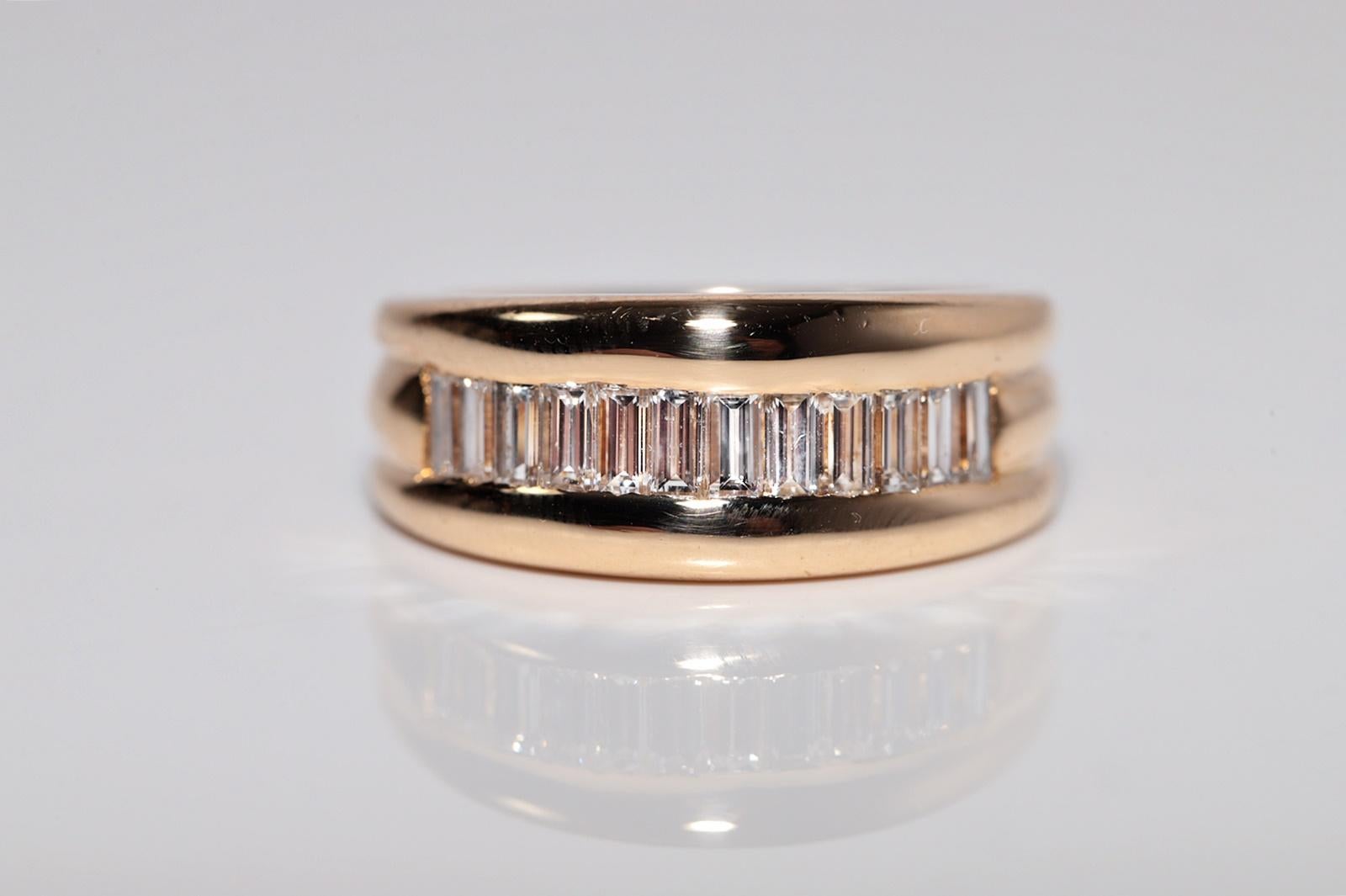 Vintage Circa 1980er Jahre 18k Gold Natürlicher Baguette-Schliff Diamant Dekorierter Ring im Angebot 5