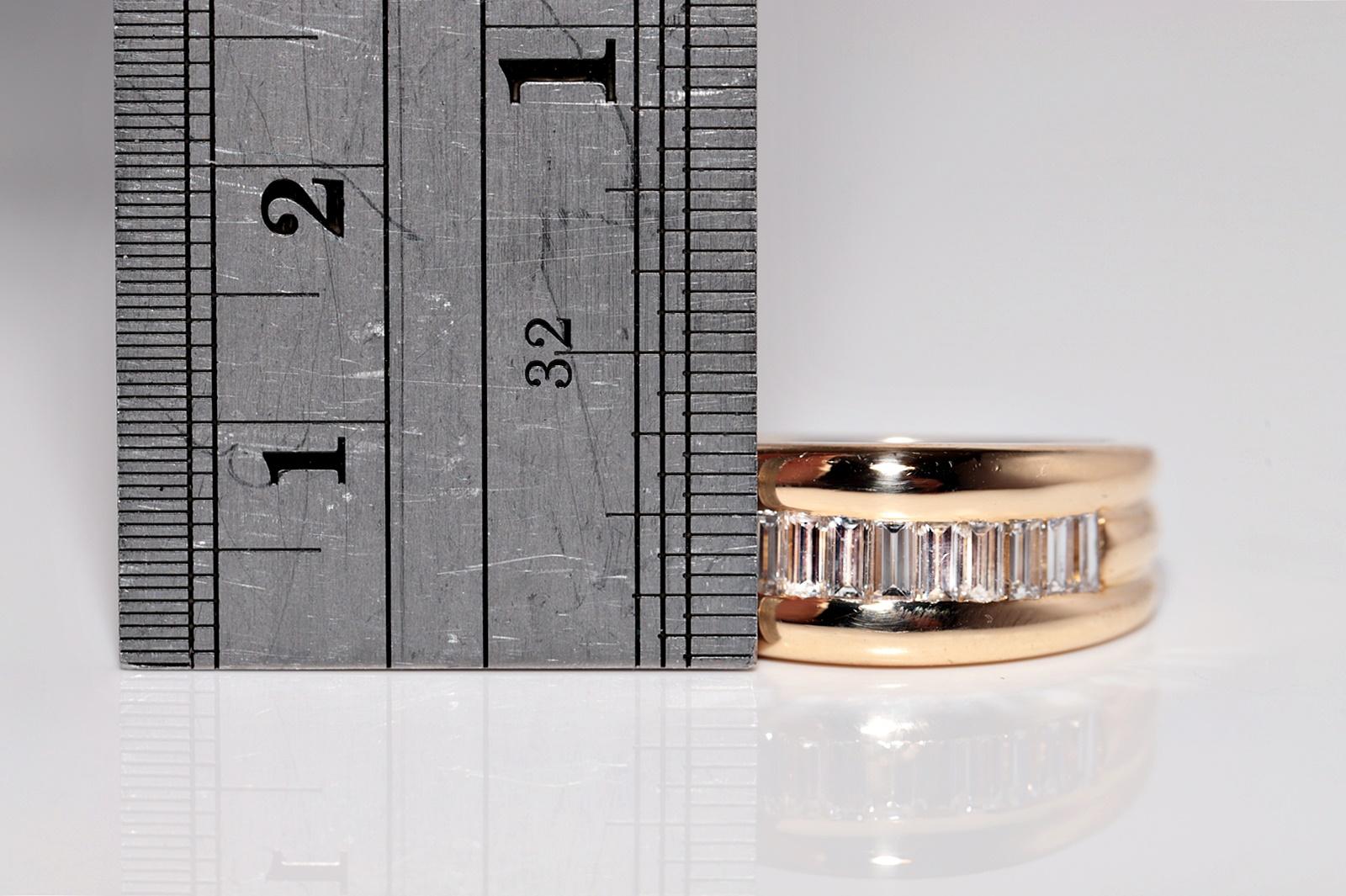 Vintage Circa 1980er Jahre 18k Gold Natürlicher Baguette-Schliff Diamant Dekorierter Ring im Angebot 6