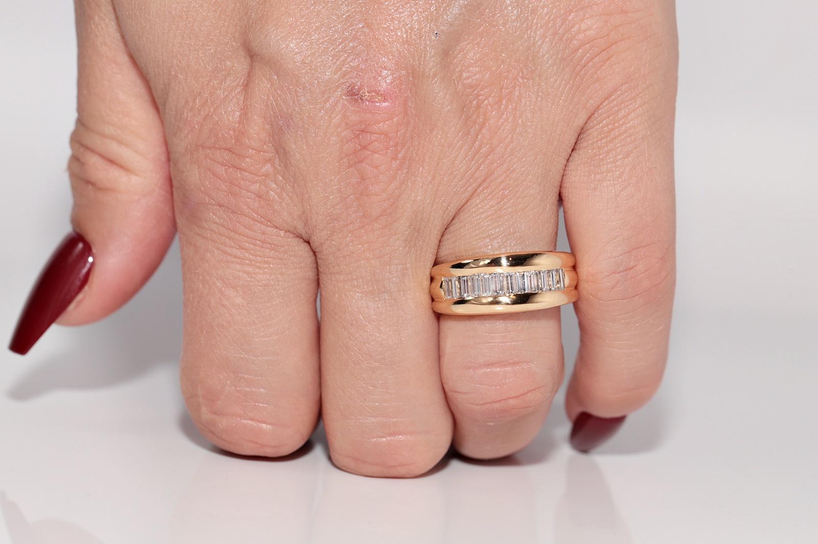 Vintage Circa 1980er Jahre 18k Gold Natürlicher Baguette-Schliff Diamant Dekorierter Ring im Angebot 10