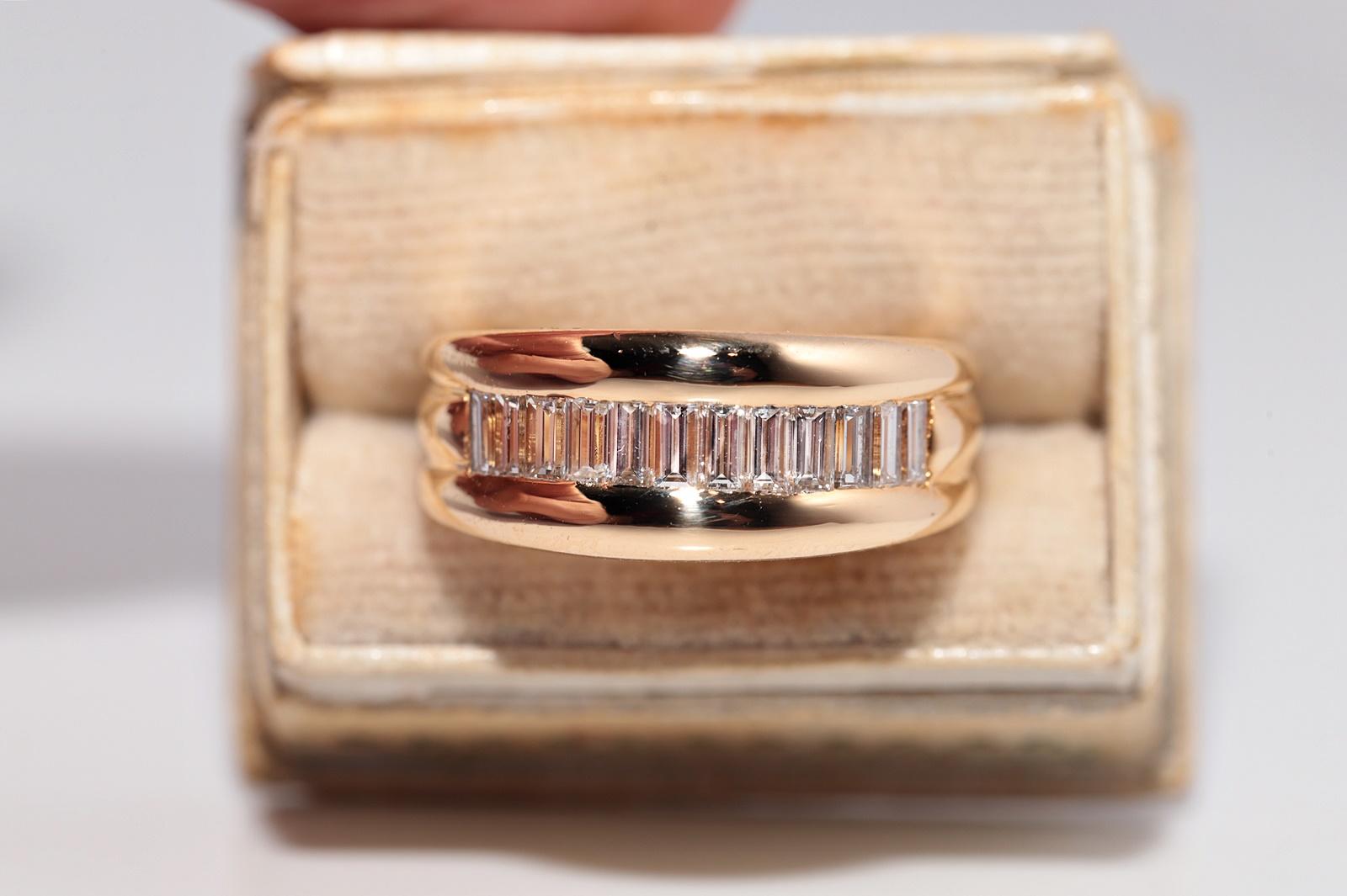 In sehr gutem Zustand.
Das Gesamtgewicht beträgt 12.7 Gramm.
Insgesamt ist Diamant etwa 0,80 ct.
Der Diamant hat F-G Farbe und vvs-vs Klarheit.
Ringgröße ist US 6.5
Wir können jede Größe herstellen.
Die Schachtel ist nicht enthalten.
Bitte