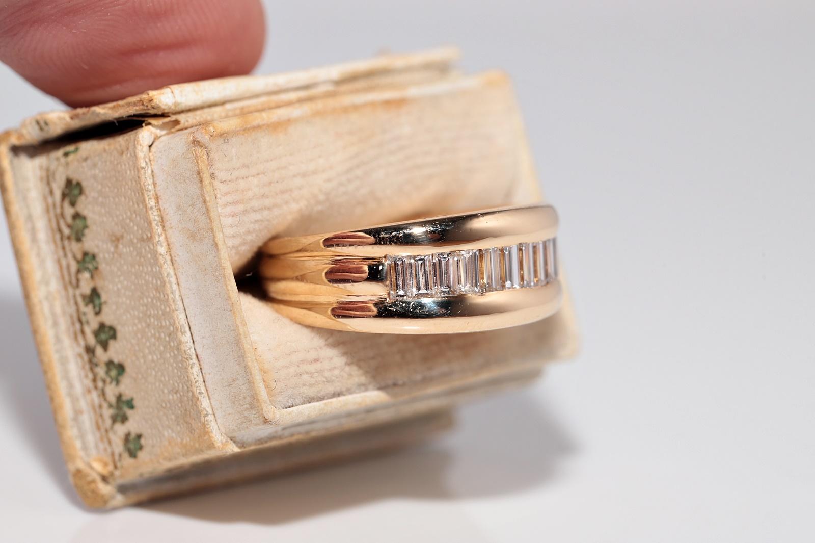Vintage Circa 1980er Jahre 18k Gold Natürlicher Baguette-Schliff Diamant Dekorierter Ring (Retro) im Angebot