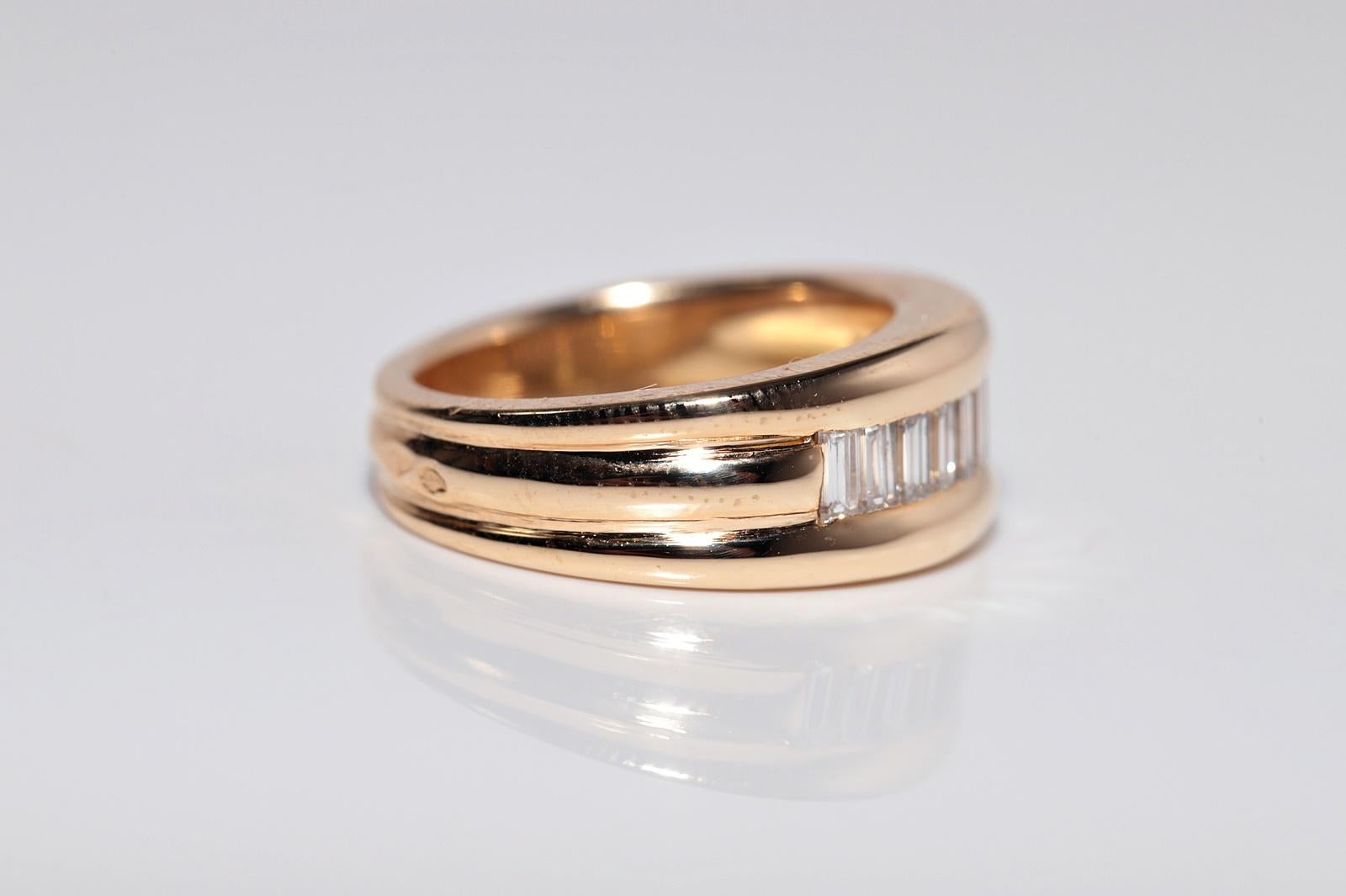 Vintage Circa 1980er Jahre 18k Gold Natürlicher Baguette-Schliff Diamant Dekorierter Ring Damen im Angebot