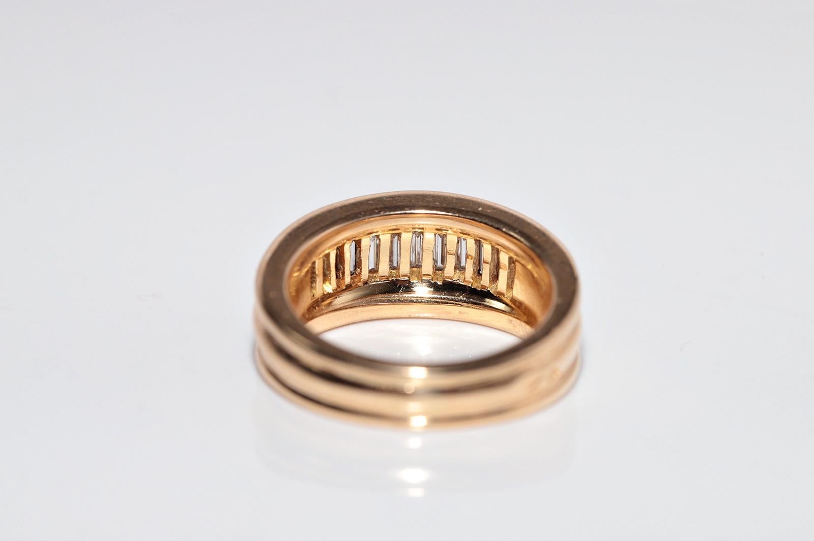 Vintage Circa 1980er Jahre 18k Gold Natürlicher Baguette-Schliff Diamant Dekorierter Ring im Angebot 2