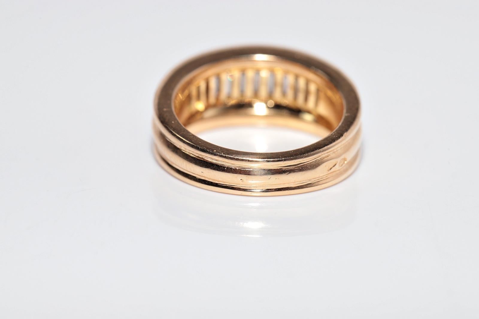 Vintage Circa 1980er Jahre 18k Gold Natürlicher Baguette-Schliff Diamant Dekorierter Ring im Angebot 3