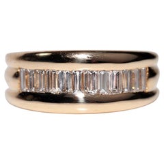 Vintage Circa 1980s Anillo de oro de 18 quilates decorado con diamantes naturales talla baguette