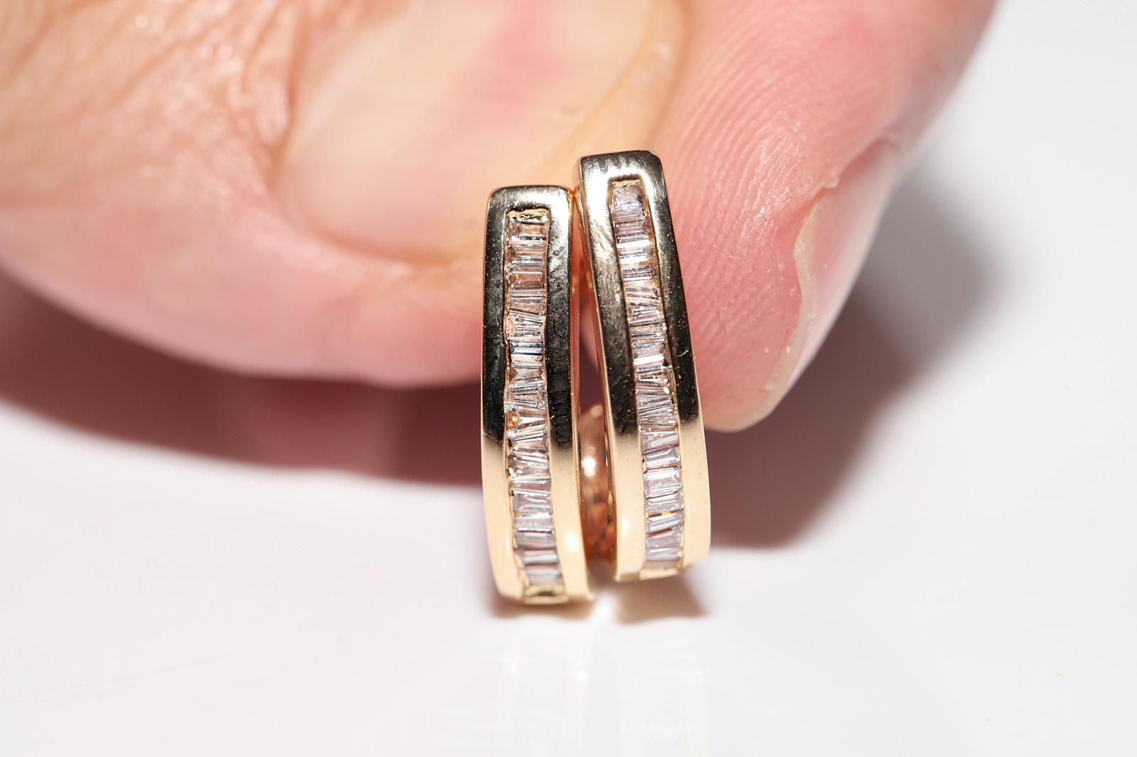Vintage Circa 1980er Jahre 18k Gold Natürlicher Baguette-Schliff Diamant Dekorierter Ohrring im Angebot 4