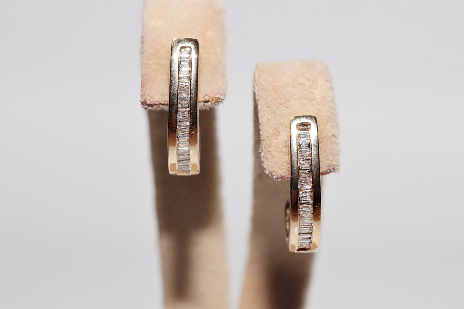 Vintage Circa 1980er Jahre 18k Gold Natürlicher Baguette-Schliff Diamant Dekorierter Ohrring (Retro) im Angebot