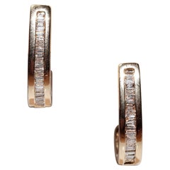 Boucles d
oreilles vintage décorées en or 18 carats avec diamants naturels taille baguette des années 1980