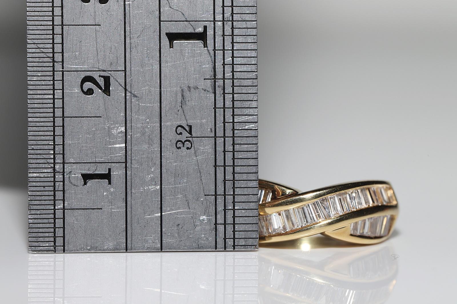 Vintage Circa 1980er Jahre 18k Gold Natürlicher Baguette-Schliff Diamant Dekorierter Ring im Angebot 6