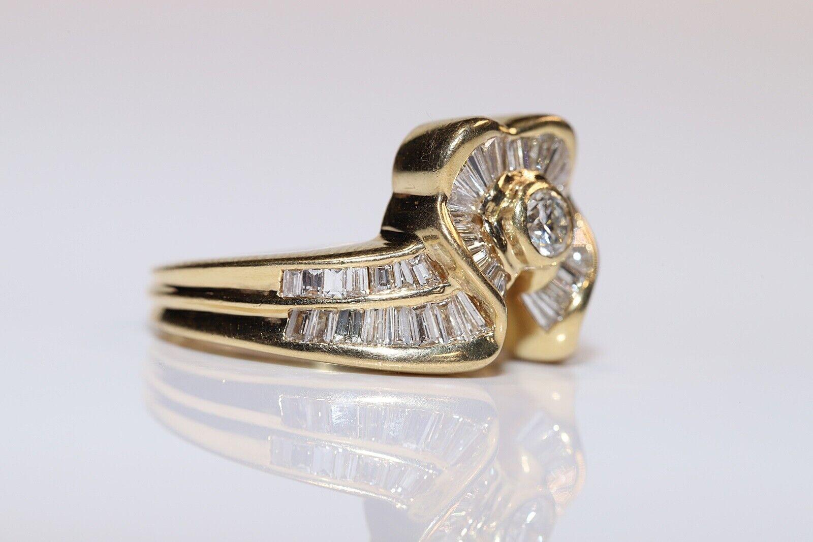 Retro Vintage Circa 1980s 18k Gold Natural Baguette Cut Diamond Strong Ring  For Sale