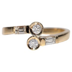 Vintage Circa 1980s 18k Gold Natural Brilliant Cut And Baguette Cut Diamond Ring