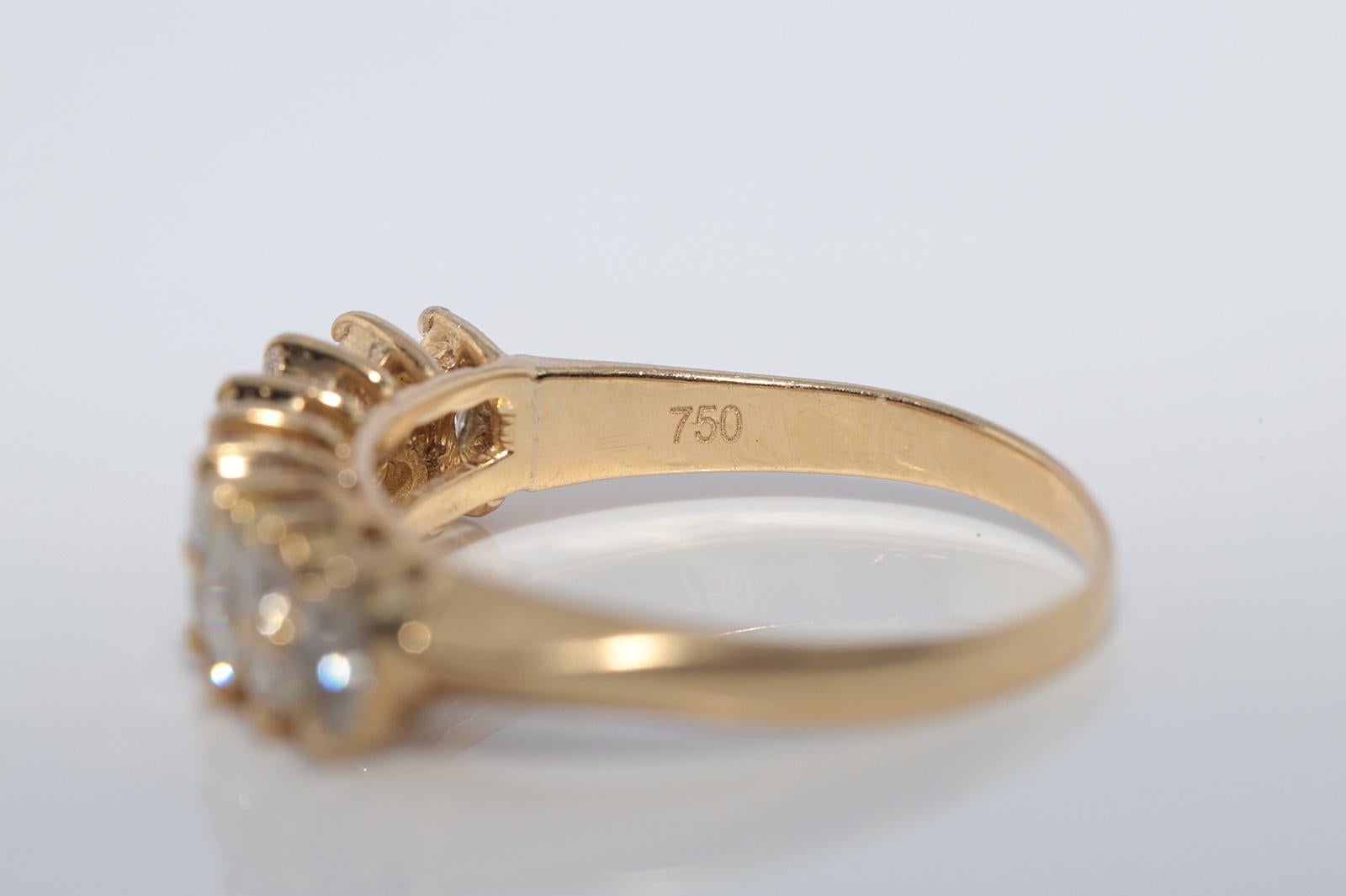 Vintage CIRCA 1980s 18k Gold Natürlicher Diamantring mit Brillant- und Marquise-Schliff im Angebot 4