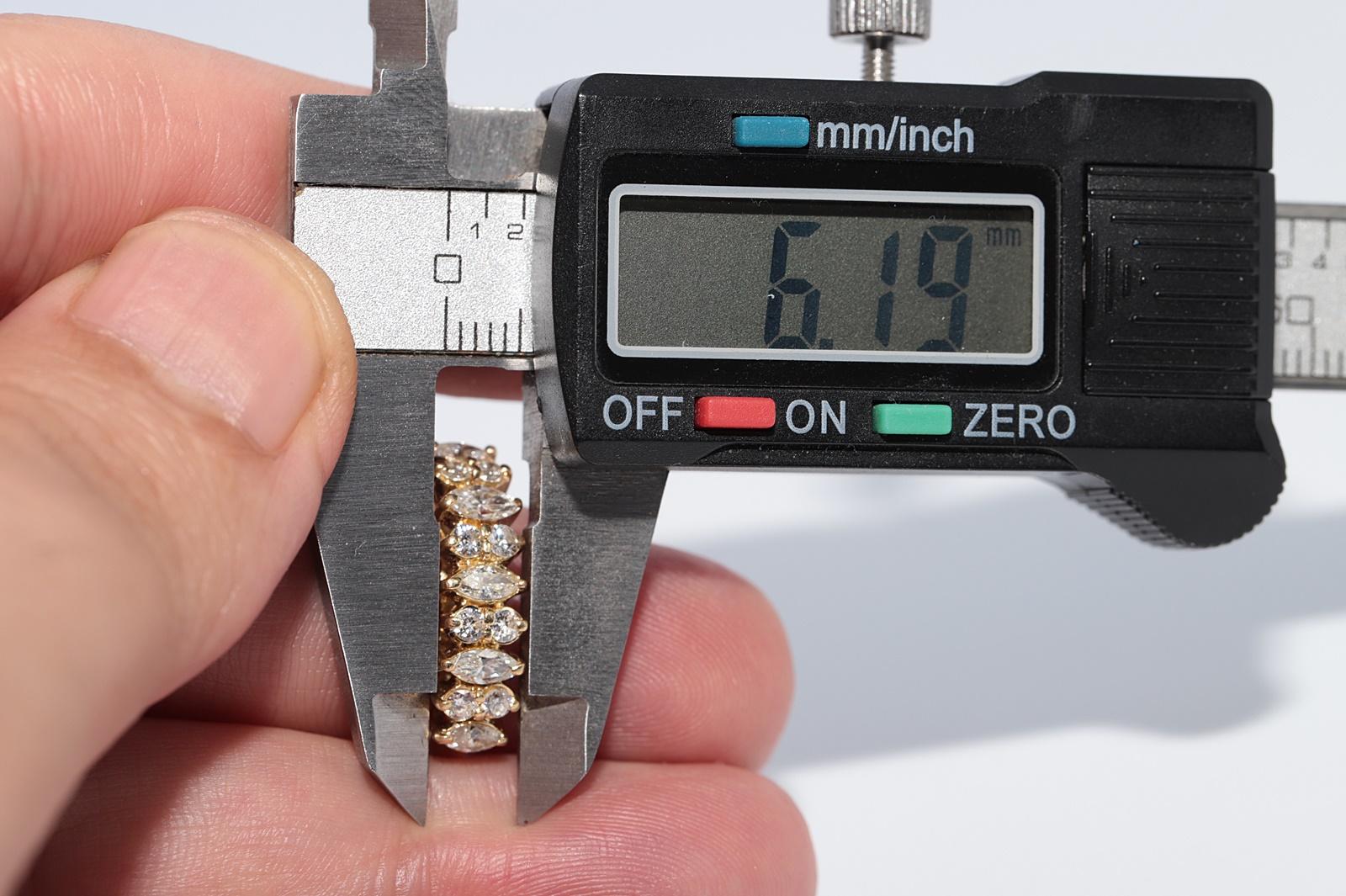 Vintage CIRCA 1980s 18k Gold Natürlicher Diamantring mit Brillant- und Marquise-Schliff im Angebot 6