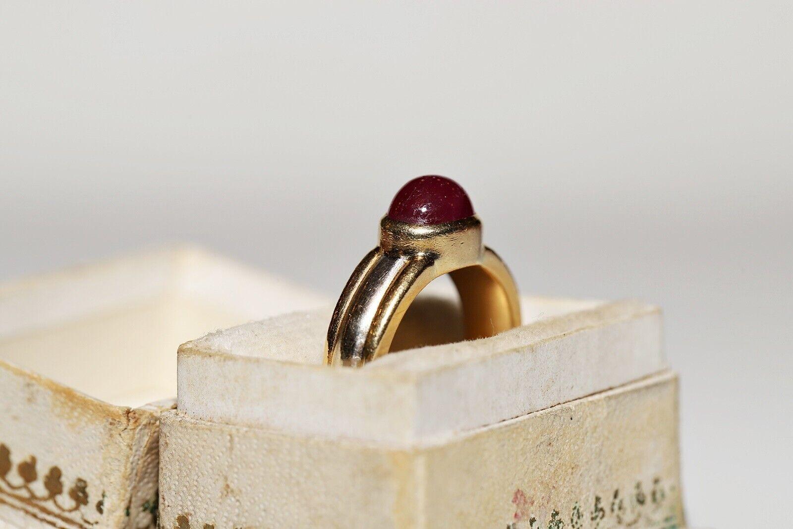 Vintage Circa 1980s 18k Gold Natural Cabochon Cut Ruby Decorated Ring For Sale 5