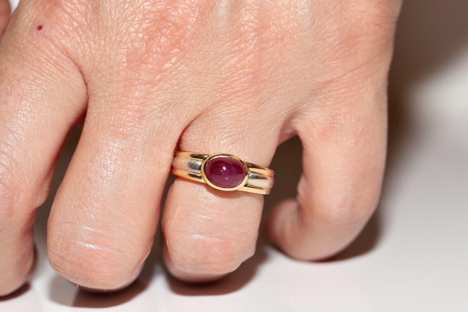 Vintage Circa 1980s 18k Gold Natural Cabochon Cut Ruby Decorated Ring For Sale 3