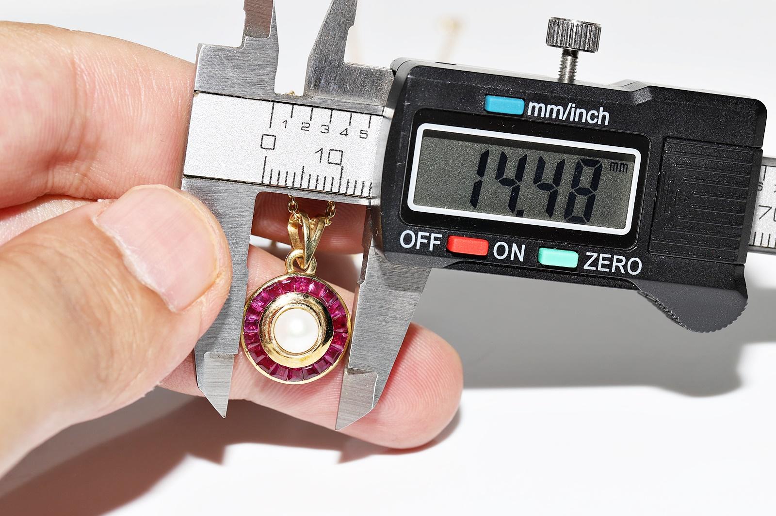 Halskette mit Anhänger, Vintage, ca. 1980er Jahre, 18 Karat Gold, Rubin im natürlichen Kaliberschliff und Perle im Angebot 4