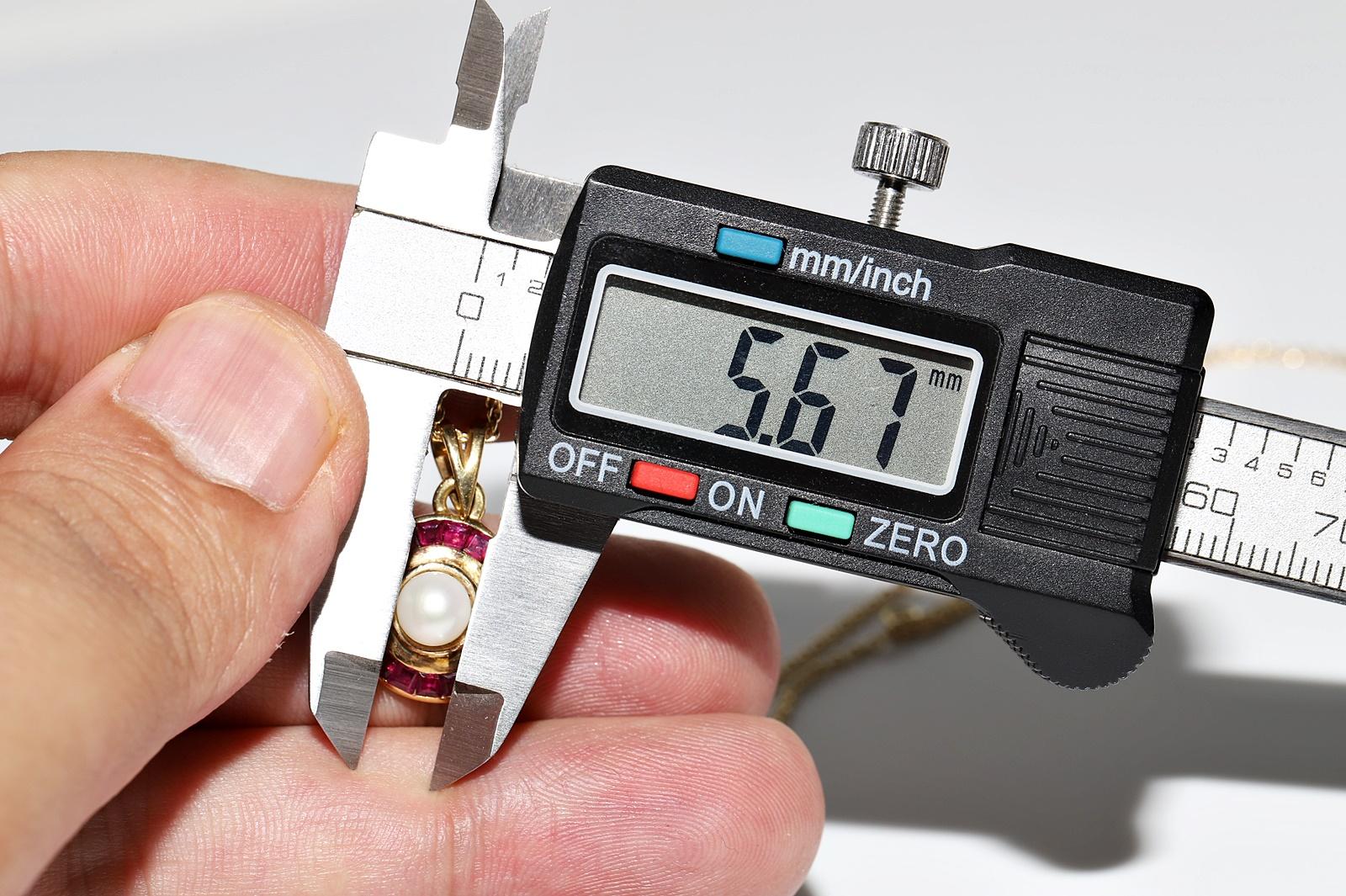 Halskette mit Anhänger, Vintage, ca. 1980er Jahre, 18 Karat Gold, Rubin im natürlichen Kaliberschliff und Perle im Angebot 5