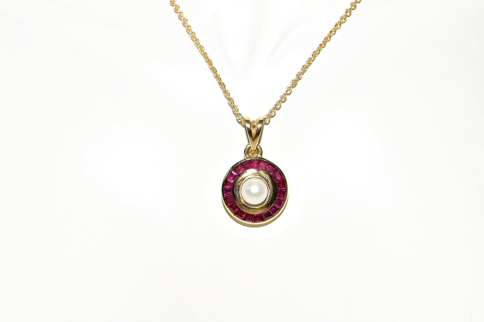 Retro Vintage Circa 1980s 18k Gold Natural Caliber Cut Ruby And Pearl Pendant Necklace For Sale