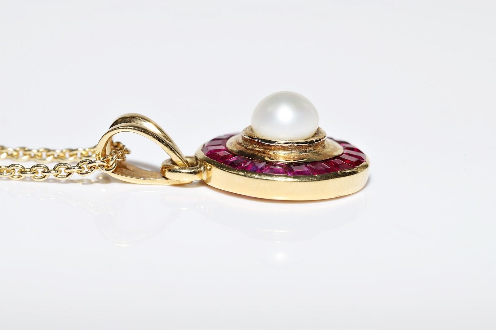 Vintage Circa 1980s 18k Gold Natural Caliber Cut Ruby And Pearl Pendant Necklace For Sale 2