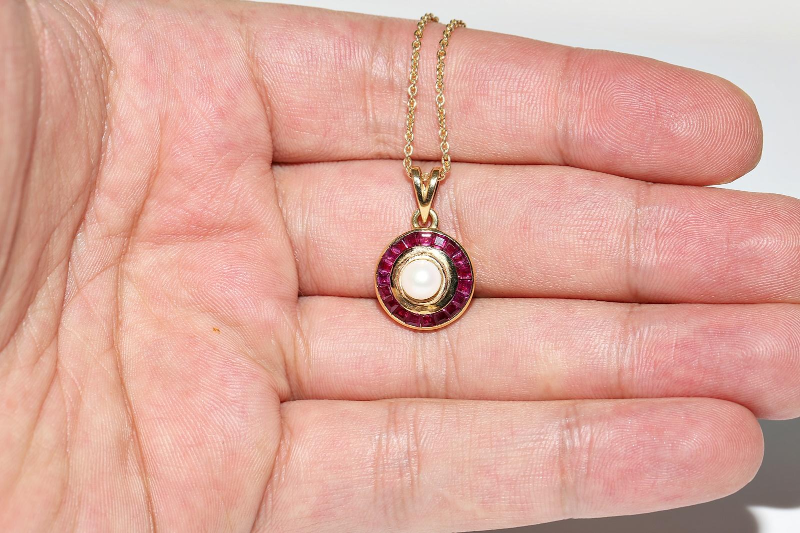 Vintage Circa 1980s 18k Gold Natural Caliber Cut Ruby And Pearl Pendant Necklace For Sale 3