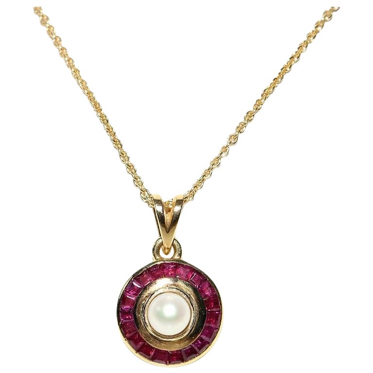 Collier pendentif vintage des années 1980 en or 18 carats avec rubis et perles de taille naturelle calibrée