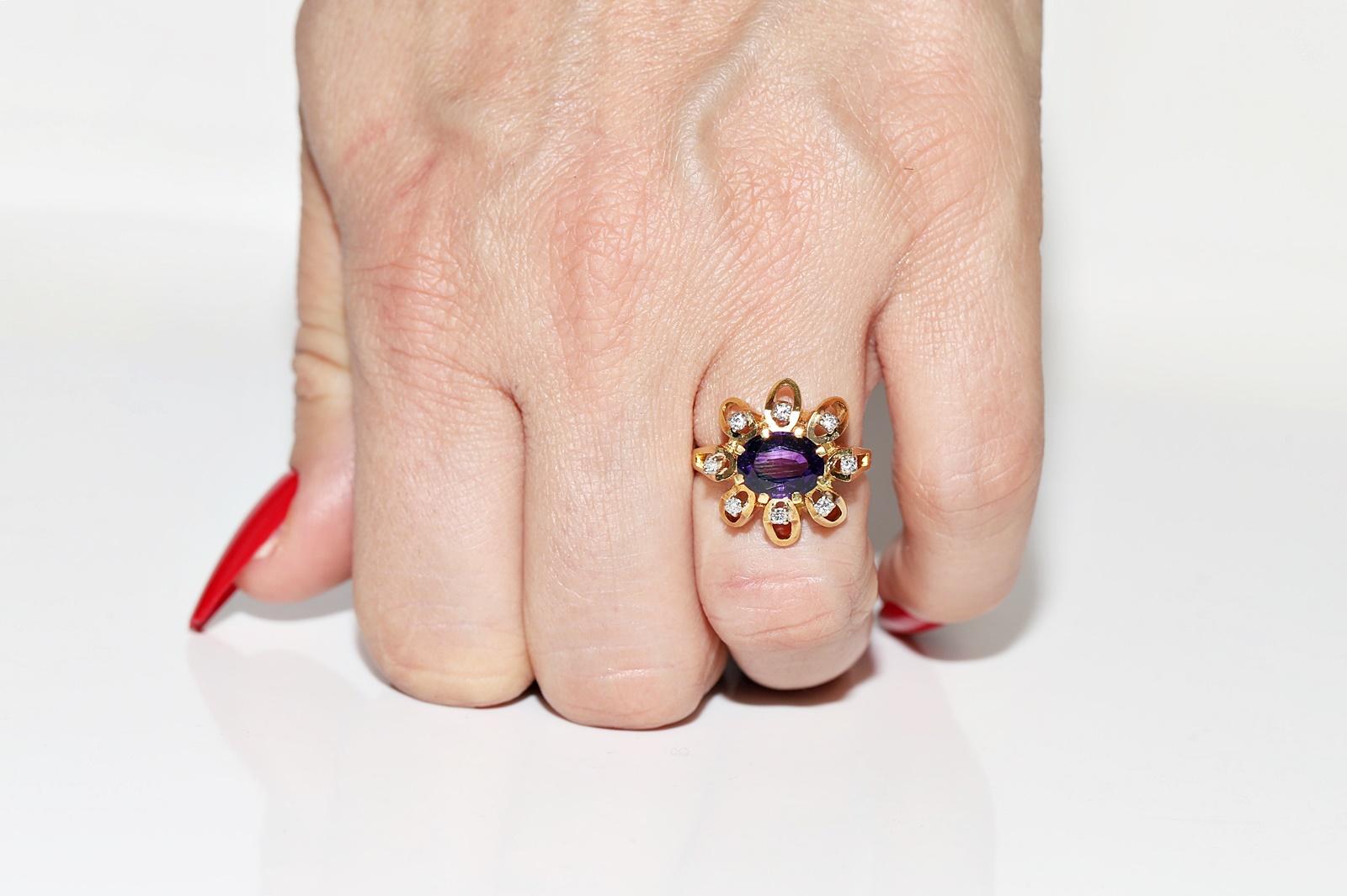 Anillo Vintage Circa 1980s Oro 18k Decorado con Diamantes Naturales y Amatista en venta 8