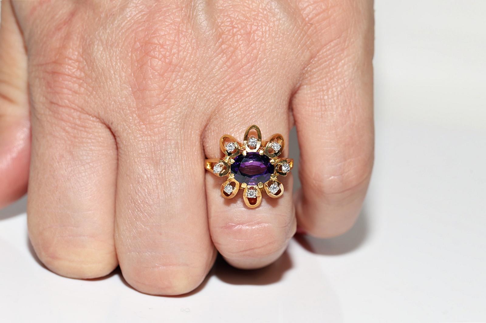 Vintage Circa 1980s 18k Gold Natural Diamond And Amethyst Decorated Ring For Sale 9