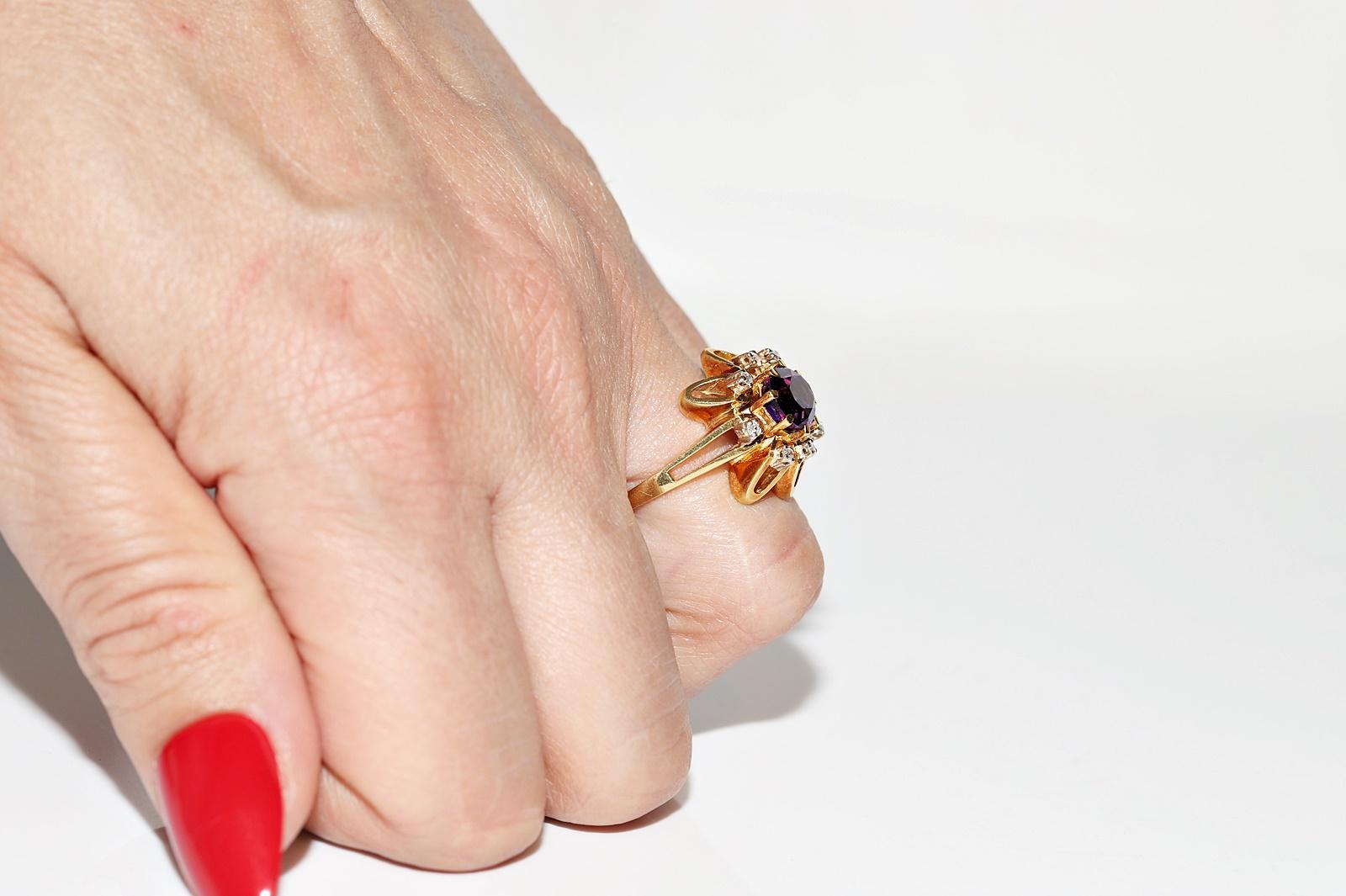 Anillo Vintage Circa 1980s Oro 18k Decorado con Diamantes Naturales y Amatista en venta 10