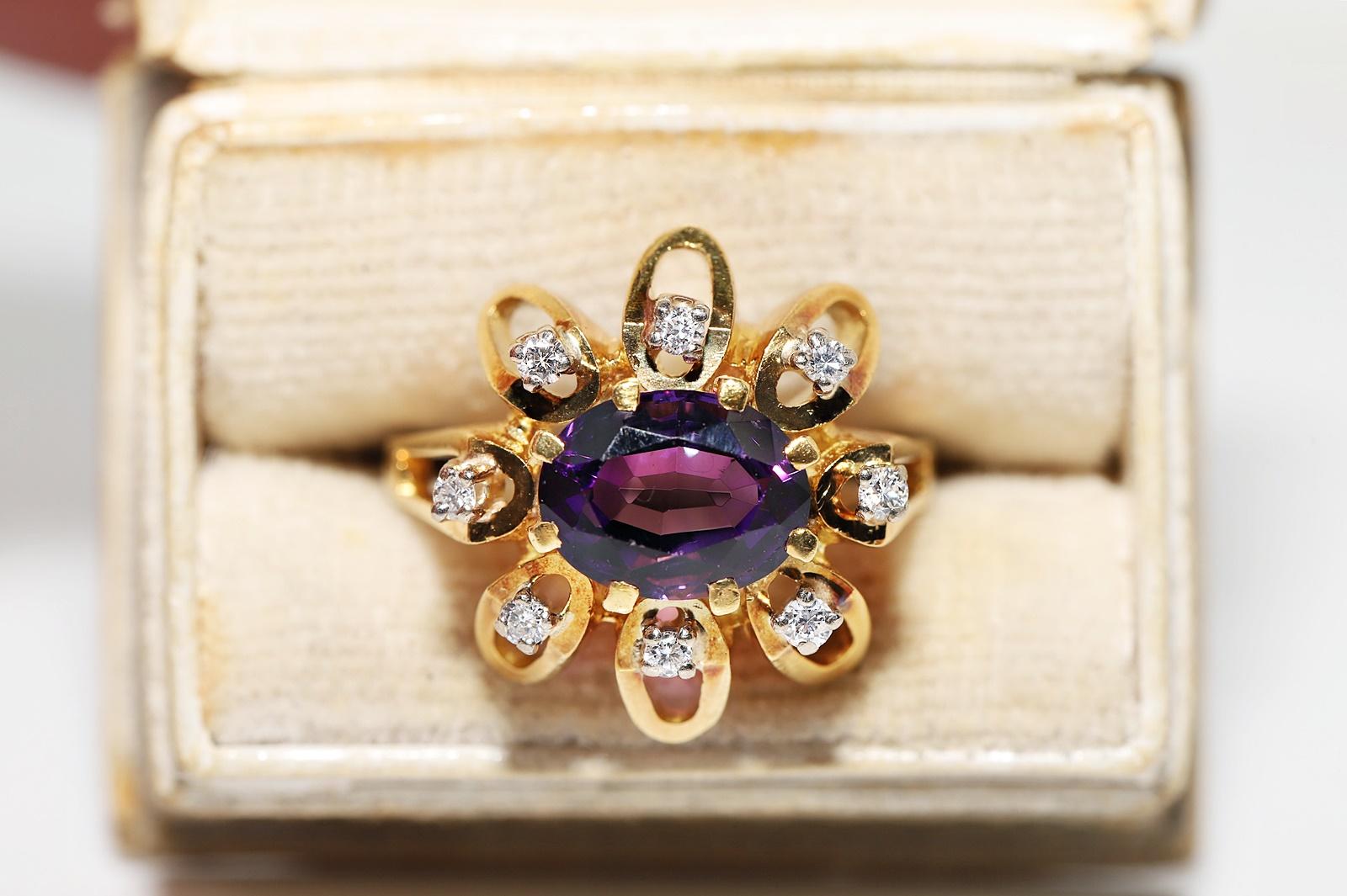 En muy buen estado.
El peso total es de 7,3 gramos.
Totalmente es diamante 0,15 ct.
El diamante es de color G y claridad vvs-vs.
Totalmente es amatista  unos 2 ct.
La talla del anillo es US 6 
Podemos fabricar cualquier tamaño.
La caja no está