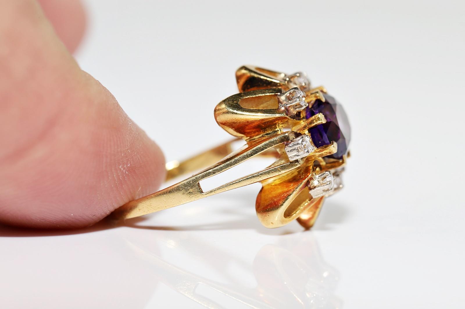 Anillo Vintage Circa 1980s Oro 18k Decorado con Diamantes Naturales y Amatista en venta 1