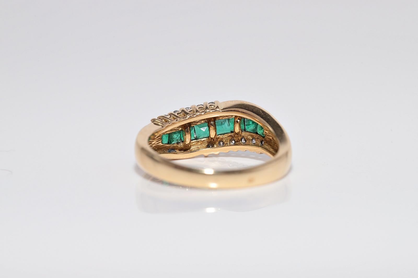 Vintage Circa 1980s 18k Gold Natural Diamond And Baguette Cut Emerald Ring For Sale 5