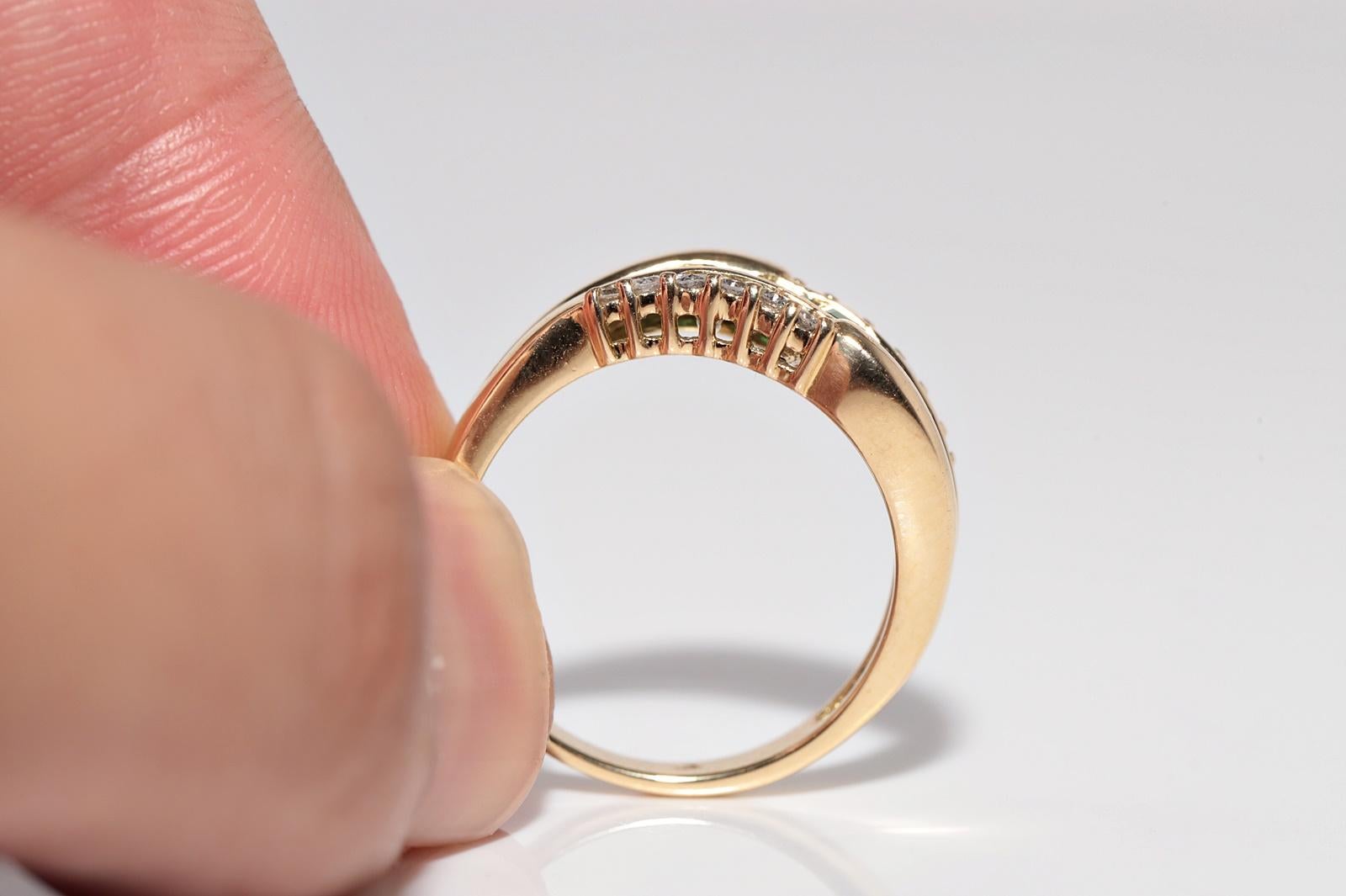 Vintage Circa 1980s 18k Gold Natural Diamond And Baguette Cut Emerald Ring For Sale 7