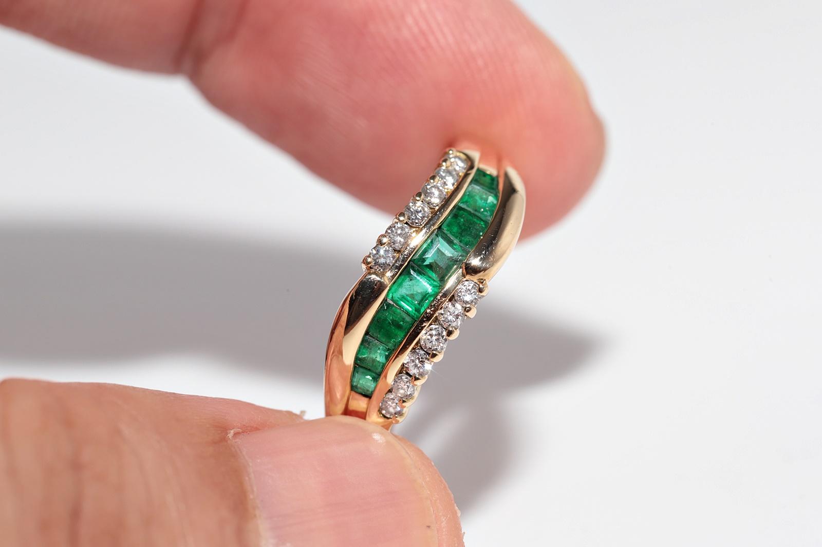 Vintage Circa 1980s 18k Gold Natural Diamond And Baguette Cut Emerald Ring For Sale 9