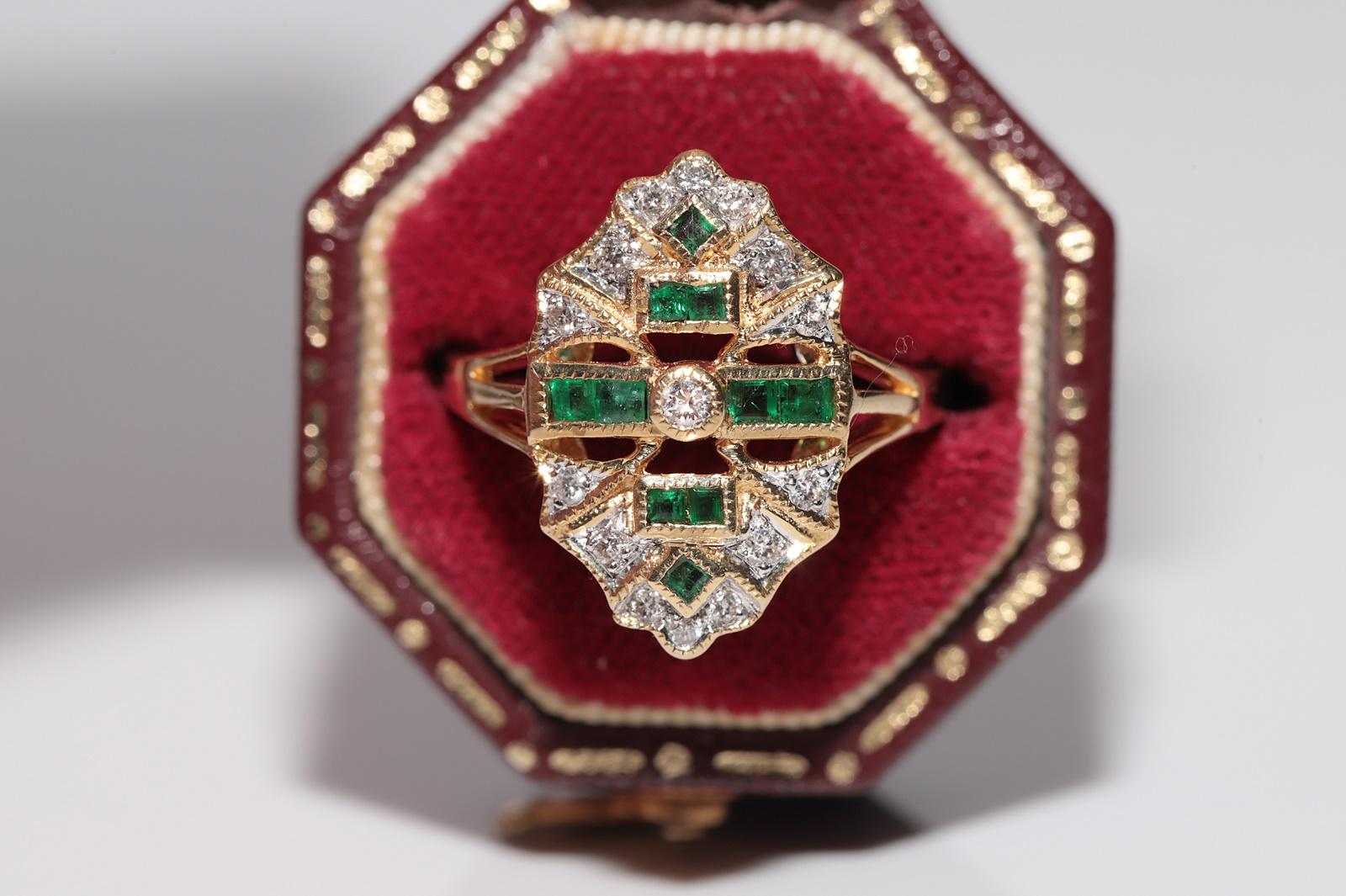 In sehr gutem Zustand.
Das Gesamtgewicht beträgt 3.7 Gramm.
Insgesamt ist Diamant 0,37 ct.
Der Diamant hat die Farbe H-I und die Reinheit vs-s1.
Insgesamt ist Smaragd 0,30 ct.
Ringgröße ist US 6 ct.
Wir können jede Größe herstellen.
Die Box ist