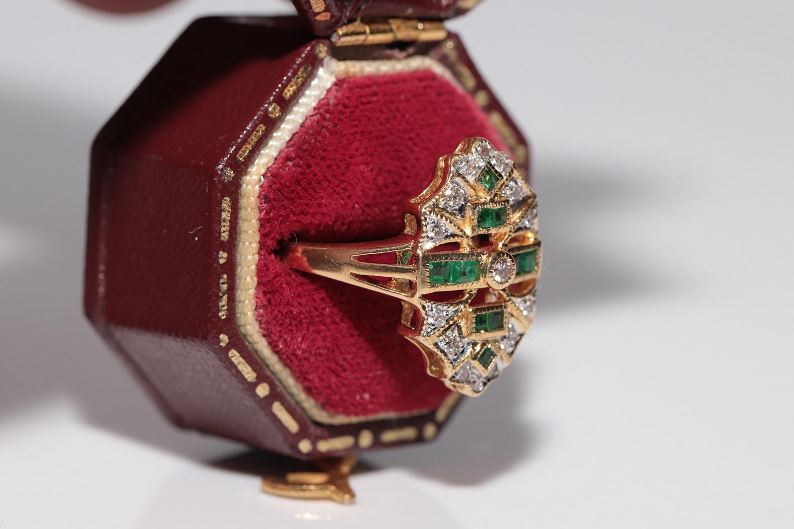 Vintage-Ring aus 18 Karat Gold mit natürlichem Diamanten und Smaragd im Baguetteschliff, ca. 1980er Jahre (Brillantschliff) im Angebot