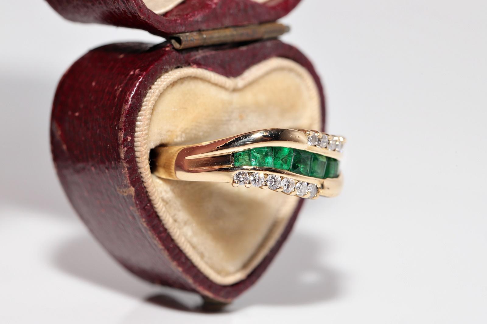 Vintage Circa 1980s 18k Gold Natural Diamond And Baguette Cut Emerald Ring For Sale 1