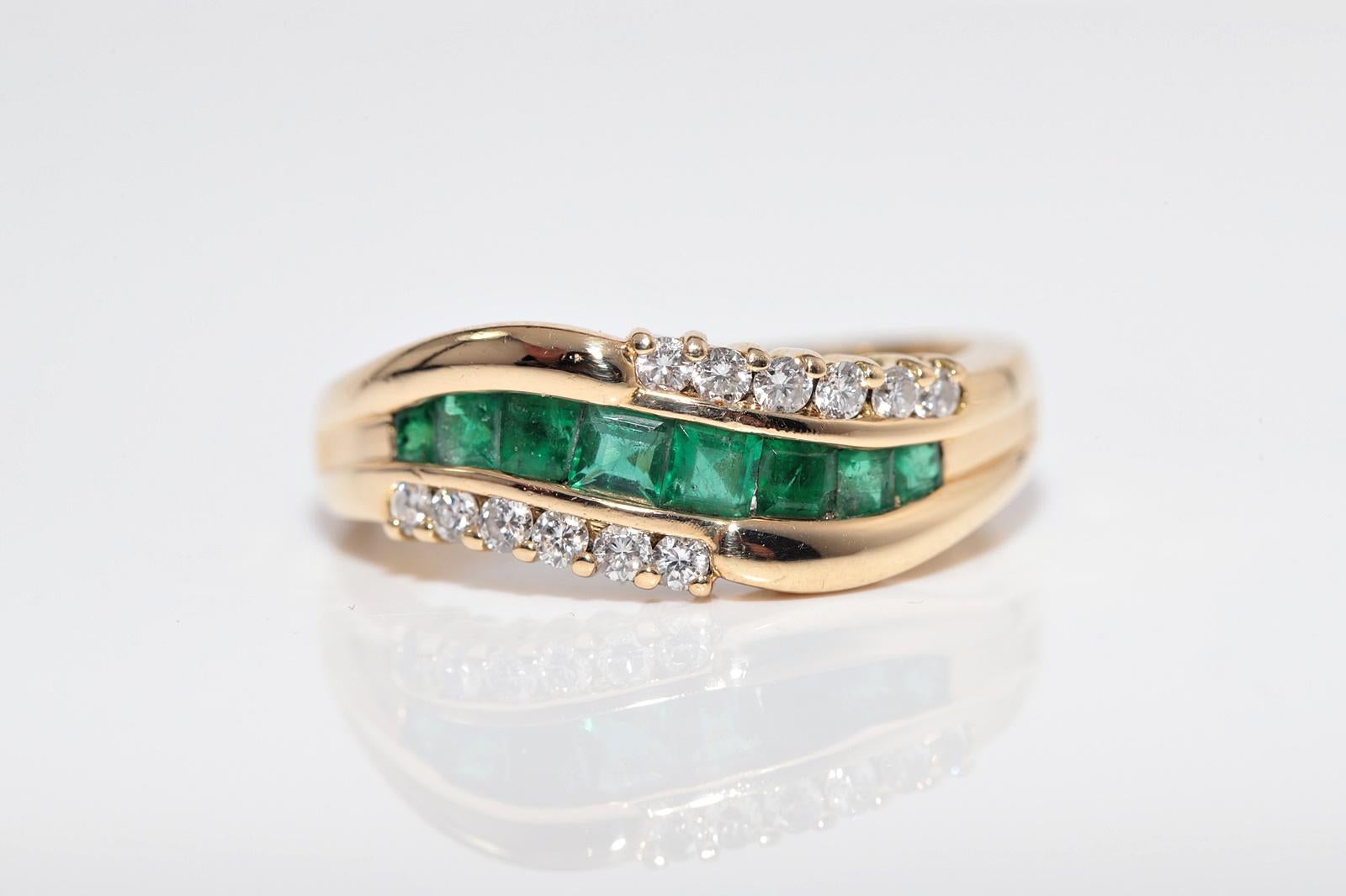 Vintage Circa 1980s 18k Gold Natural Diamond And Baguette Cut Emerald Ring For Sale 2
