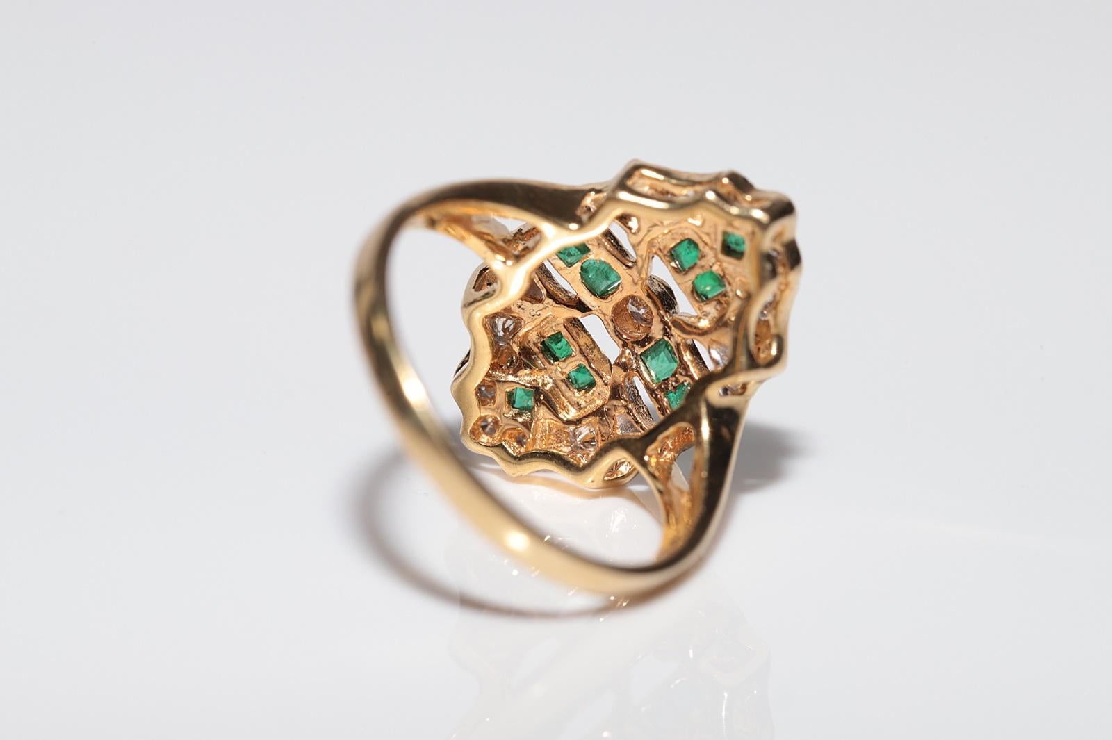 Anello Vintage CIRCA anni '80 in oro 18k con diamante naturale e smeraldo taglio baguette in vendita 4