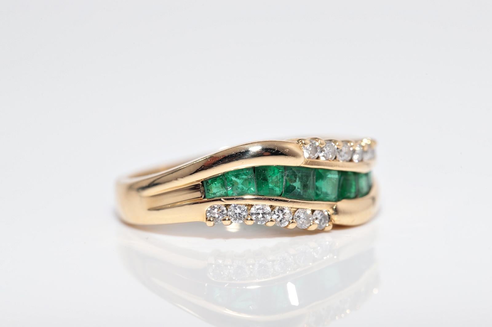 Vintage Circa 1980s 18k Gold Natural Diamond And Baguette Cut Emerald Ring For Sale 3