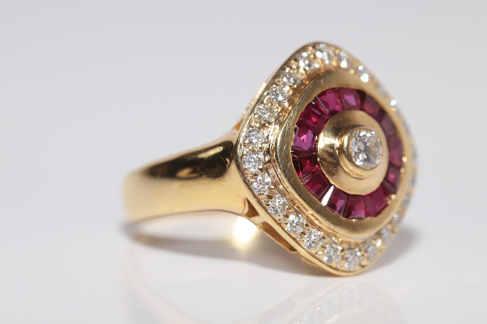 Vintage CIRCA 1980s 18k Gold Natürlicher Diamant und Baguetteschliff Rubin Navette Ring im Angebot 4