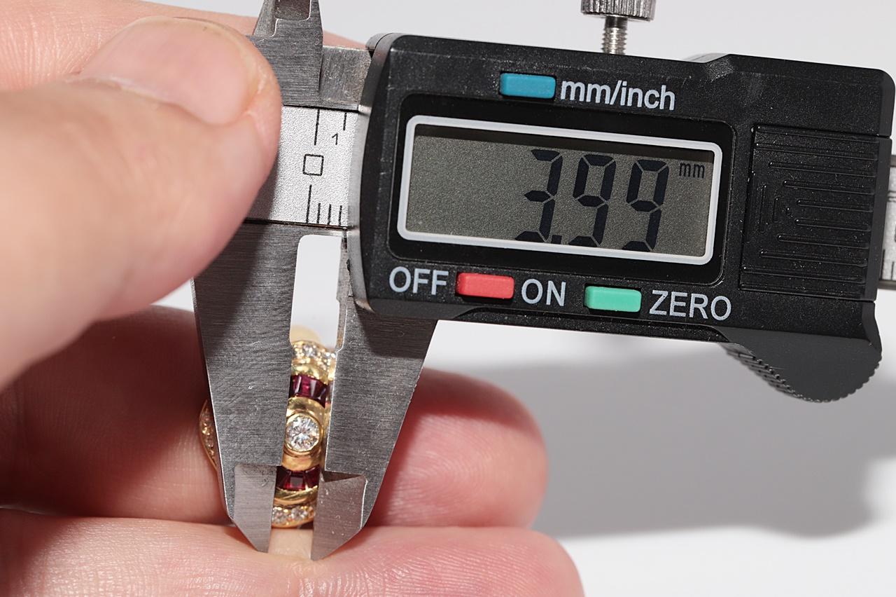 Vintage CIRCA 1980s 18k Gold Natürlicher Diamant und Baguetteschliff Rubin Navette Ring im Angebot 8