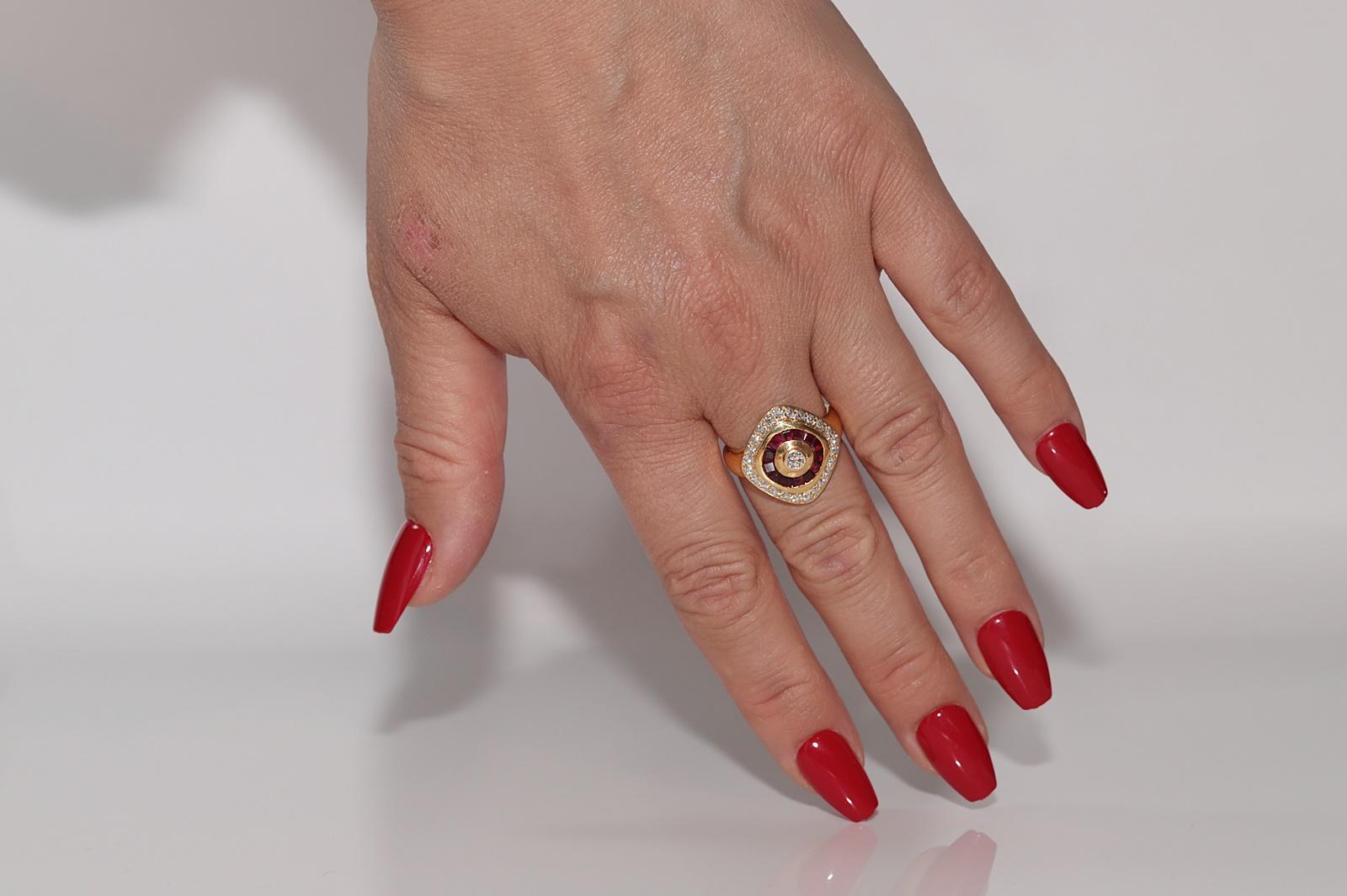 Vintage Circa 1980s 18k Gold Natural Diamond And Baguette Cut Ruby Navette Ring in vendita 9