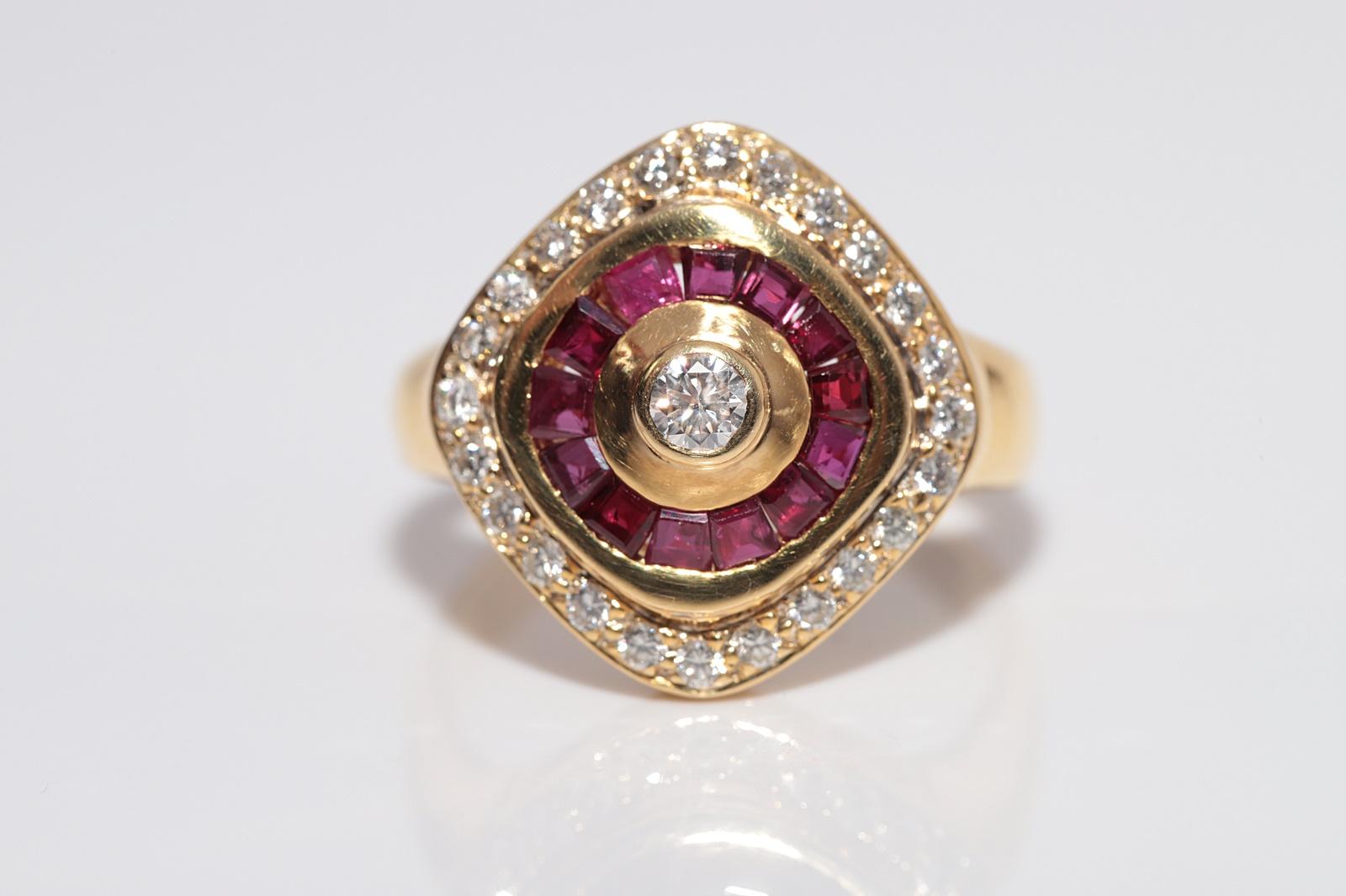 Vintage CIRCA 1980s 18k Gold Natürlicher Diamant und Baguetteschliff Rubin Navette Ring (Brillantschliff) im Angebot