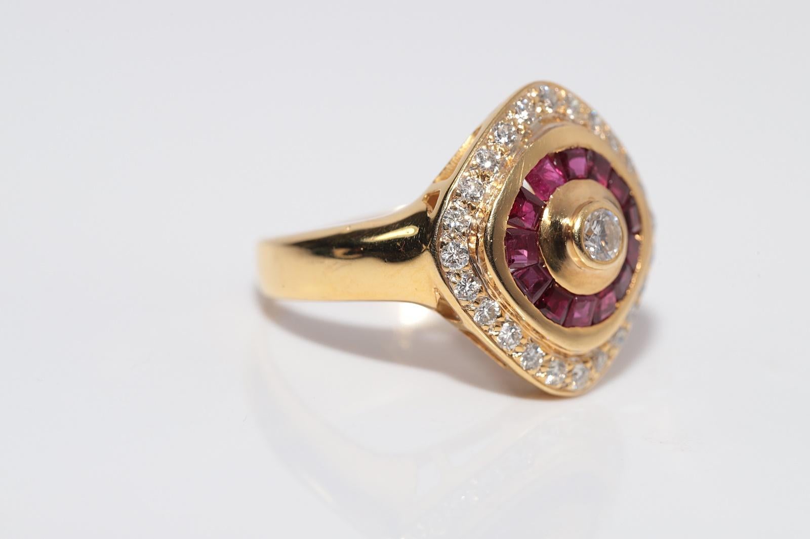 Vintage Circa 1980s 18k Gold Natural Diamond And Baguette Cut Ruby Navette Ring In condizioni buone in vendita a Fatih/İstanbul, 34