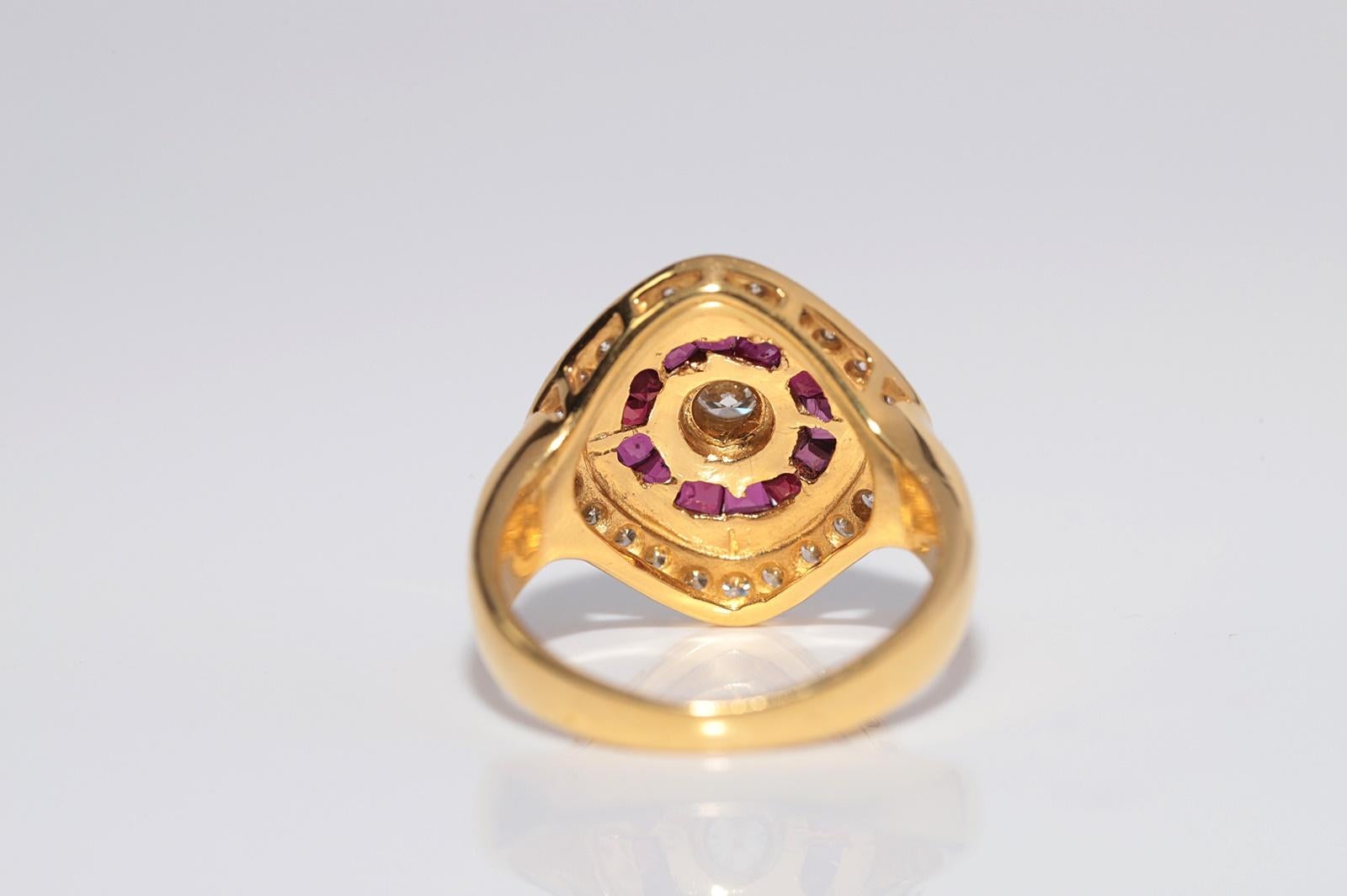 Vintage Circa 1980s 18k Gold Natural Diamond And Baguette Cut Ruby Navette Ring in vendita 1